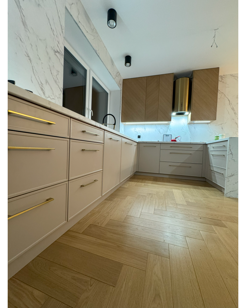 Biała nowoczesna kuchnia